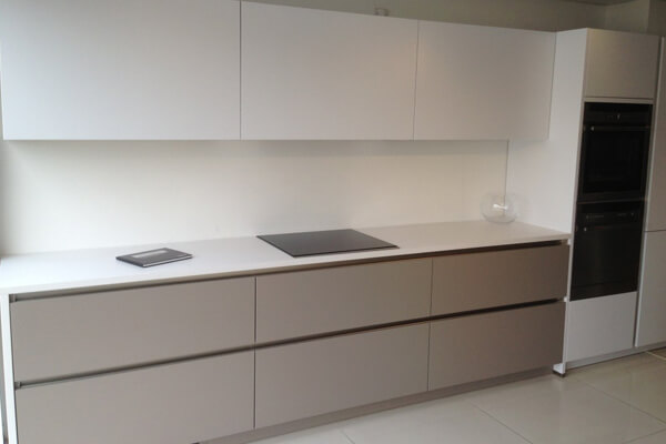 Handleless_Kitchen3