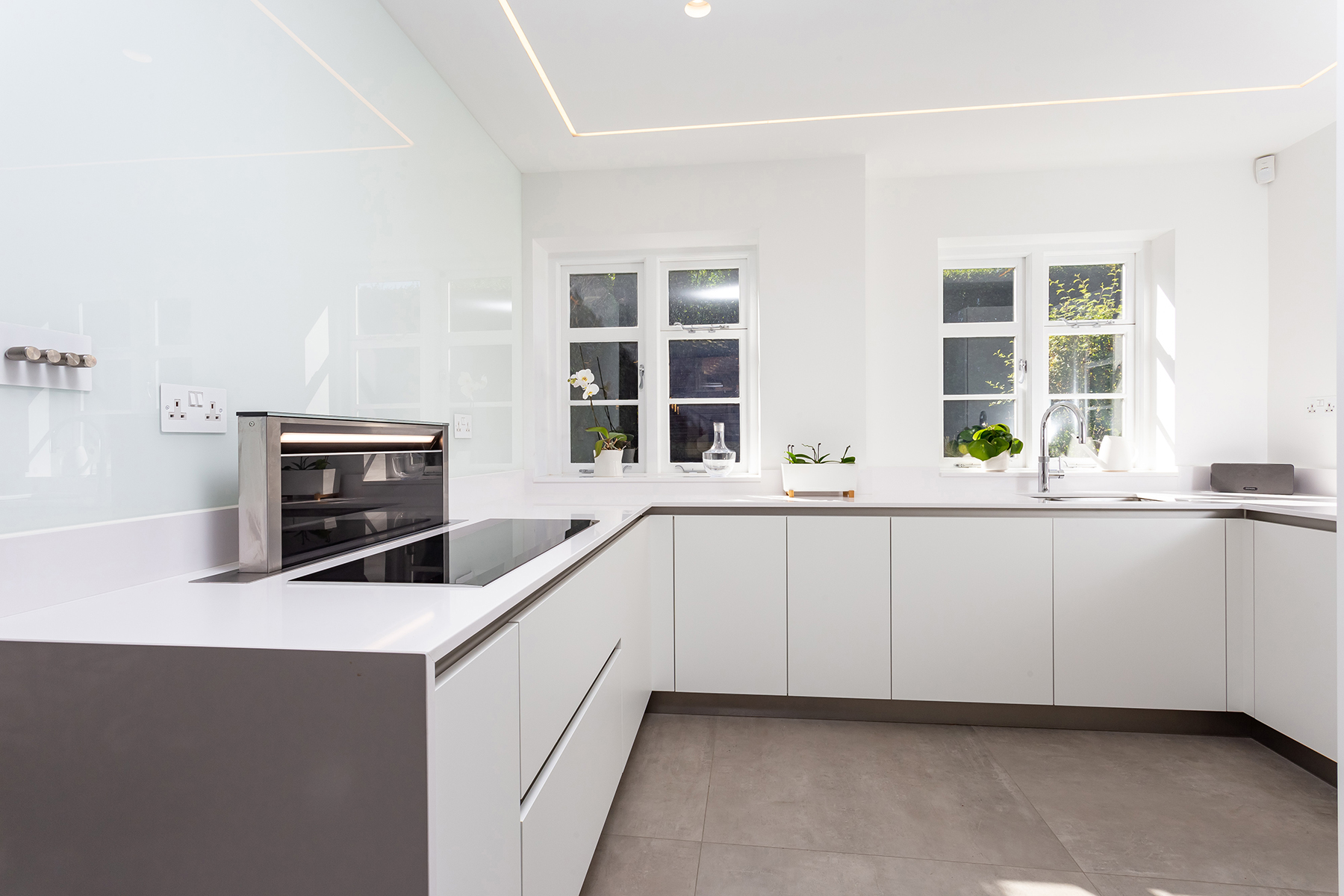 C&C kitchens Hertfordshire - Nolte Kitchens White Handleless