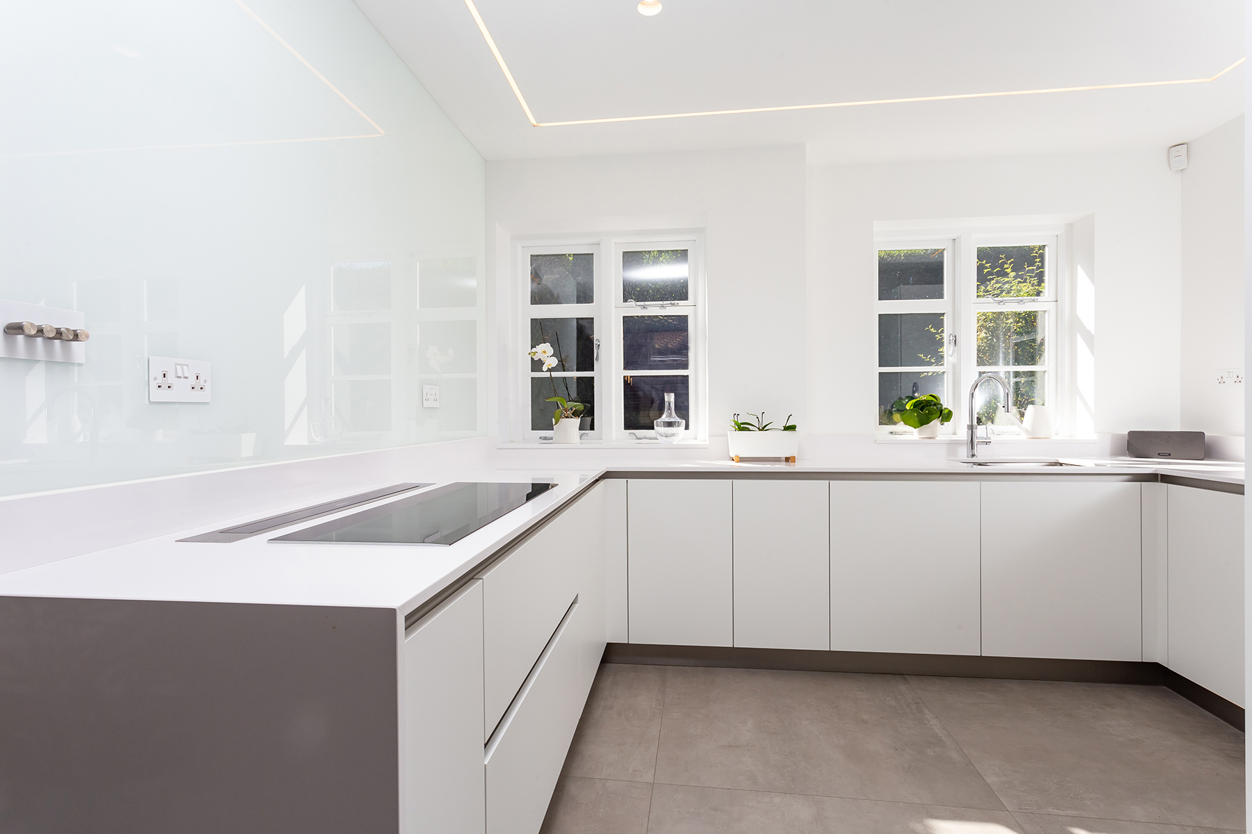 C&C kitchens Hertfordshire - Nolte Kitchens White Handleless