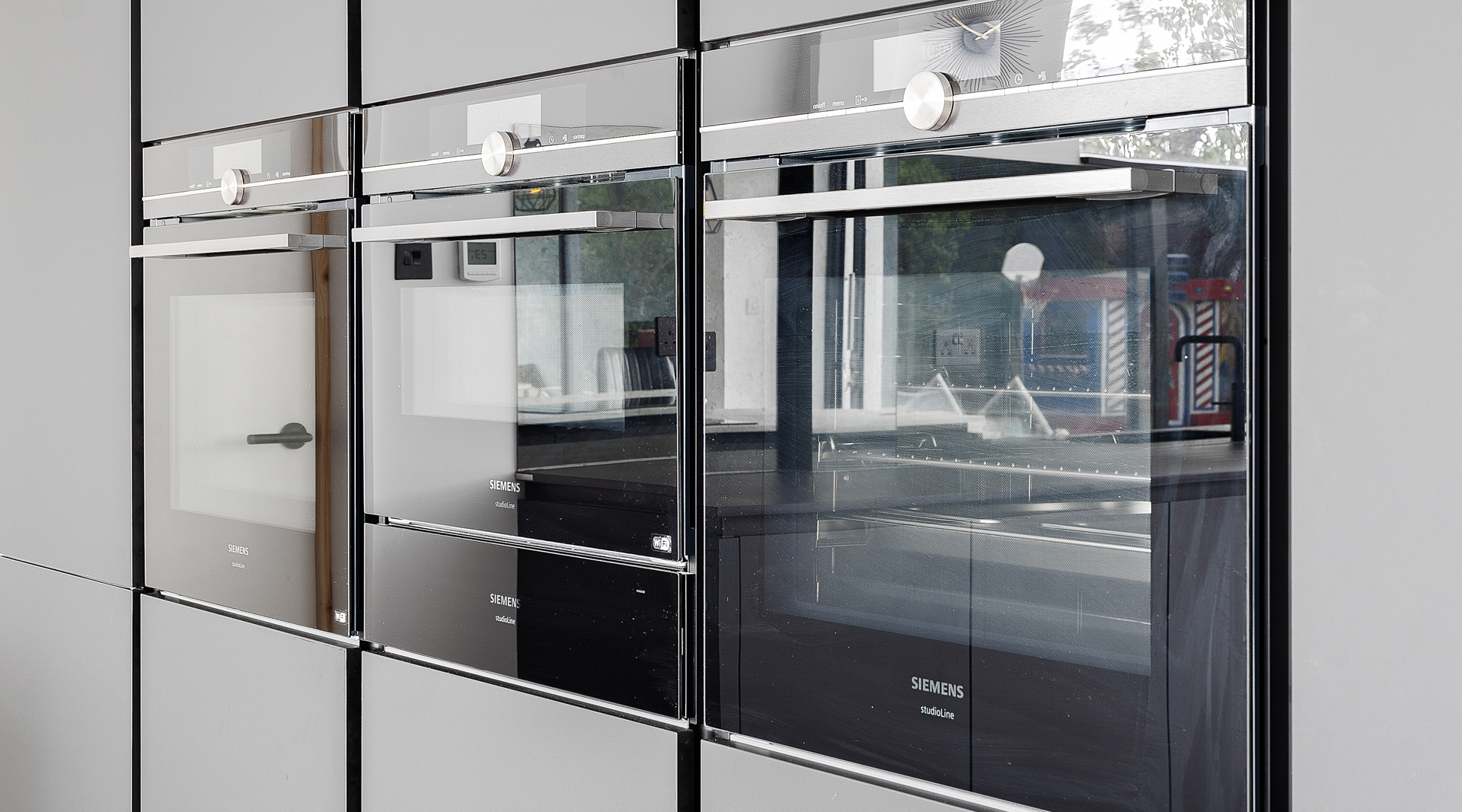 C&C kitchens Hertfordshire - Nolte Kitchens Matt Black Handleless Kitchen