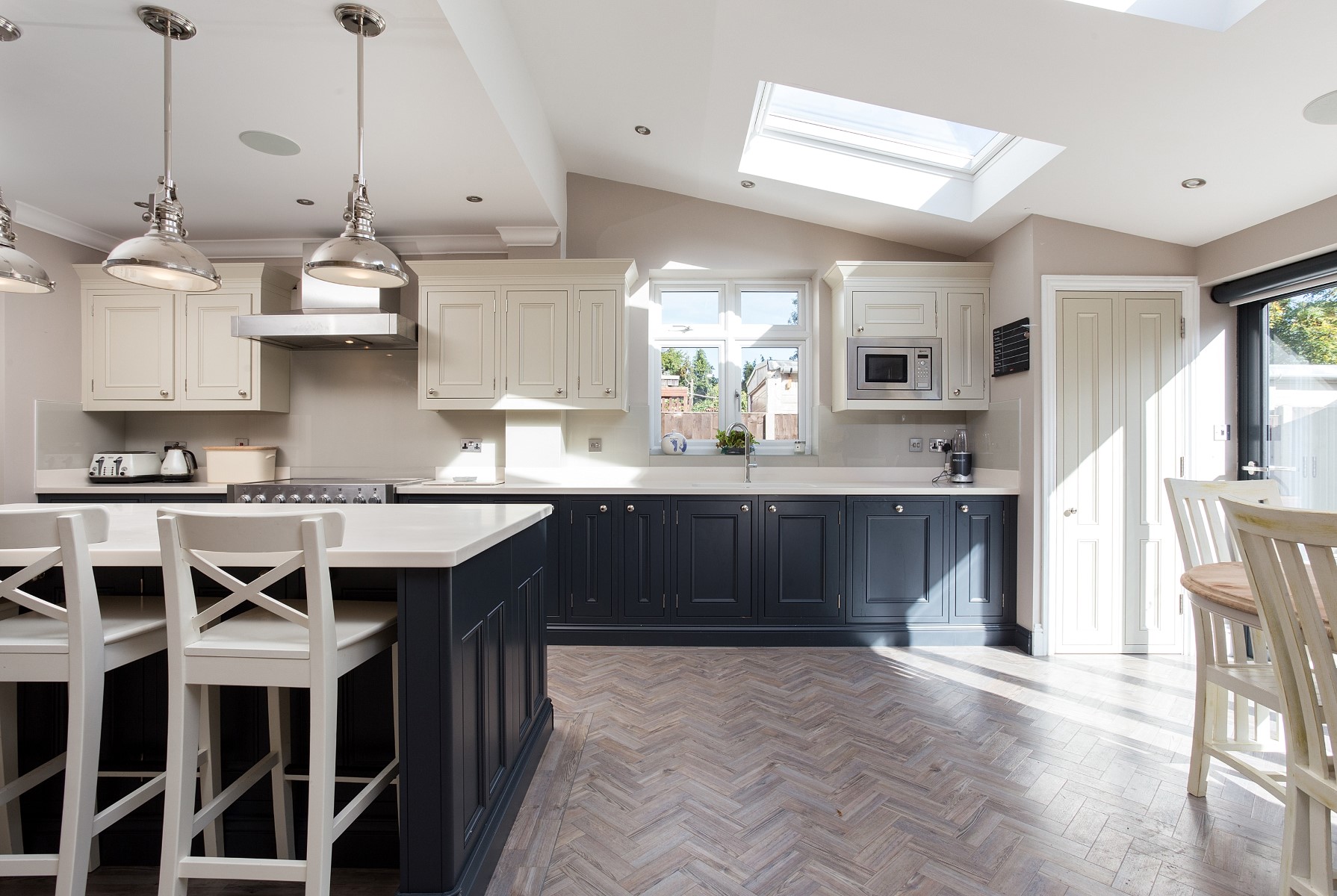 C&C kitchens Hertfordshire - Half Pencil & Scalloped in Charcoal & Almond