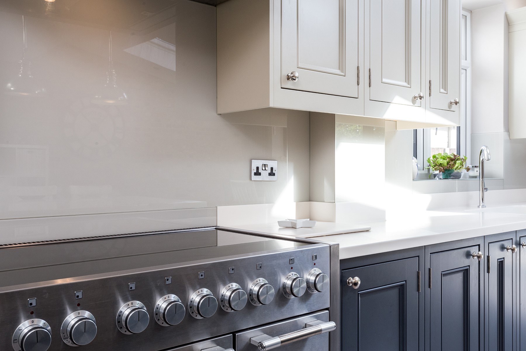 C&C kitchens Hertfordshire - Half Pencil & Scalloped in Charcoal & Almond