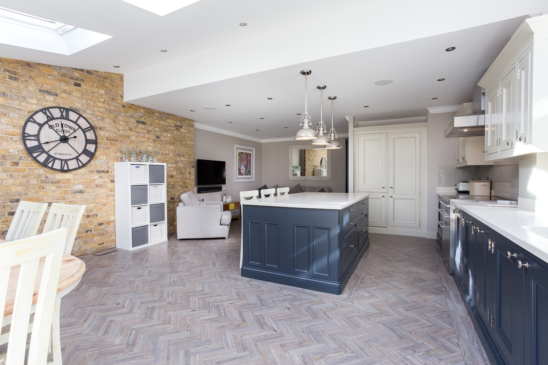 C&C kitchens Hertfordshire - Half Pencil & Scalloped in Charcoal & Almond